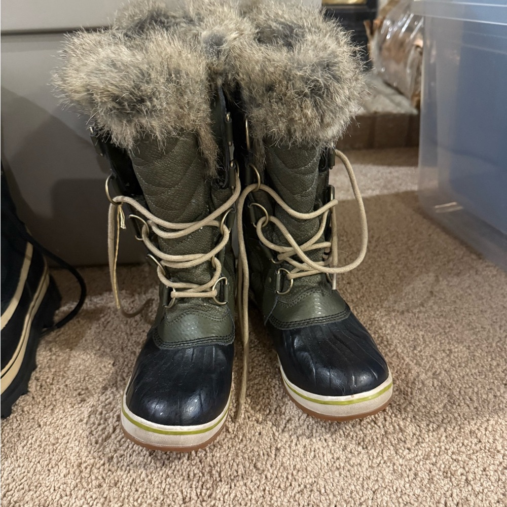 Sorel Winter Boots in Green and Black